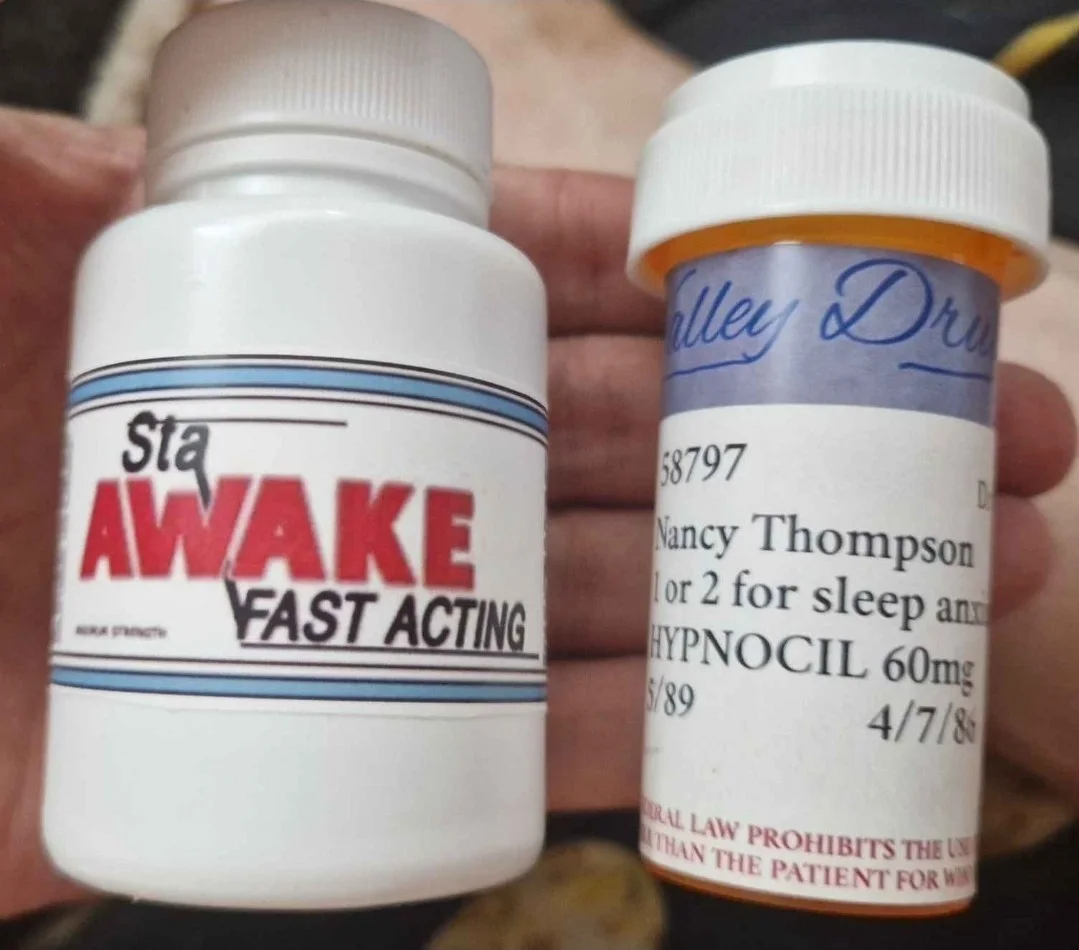 Set of 2 nightmare on elm street prop pill battles, изображение 2
