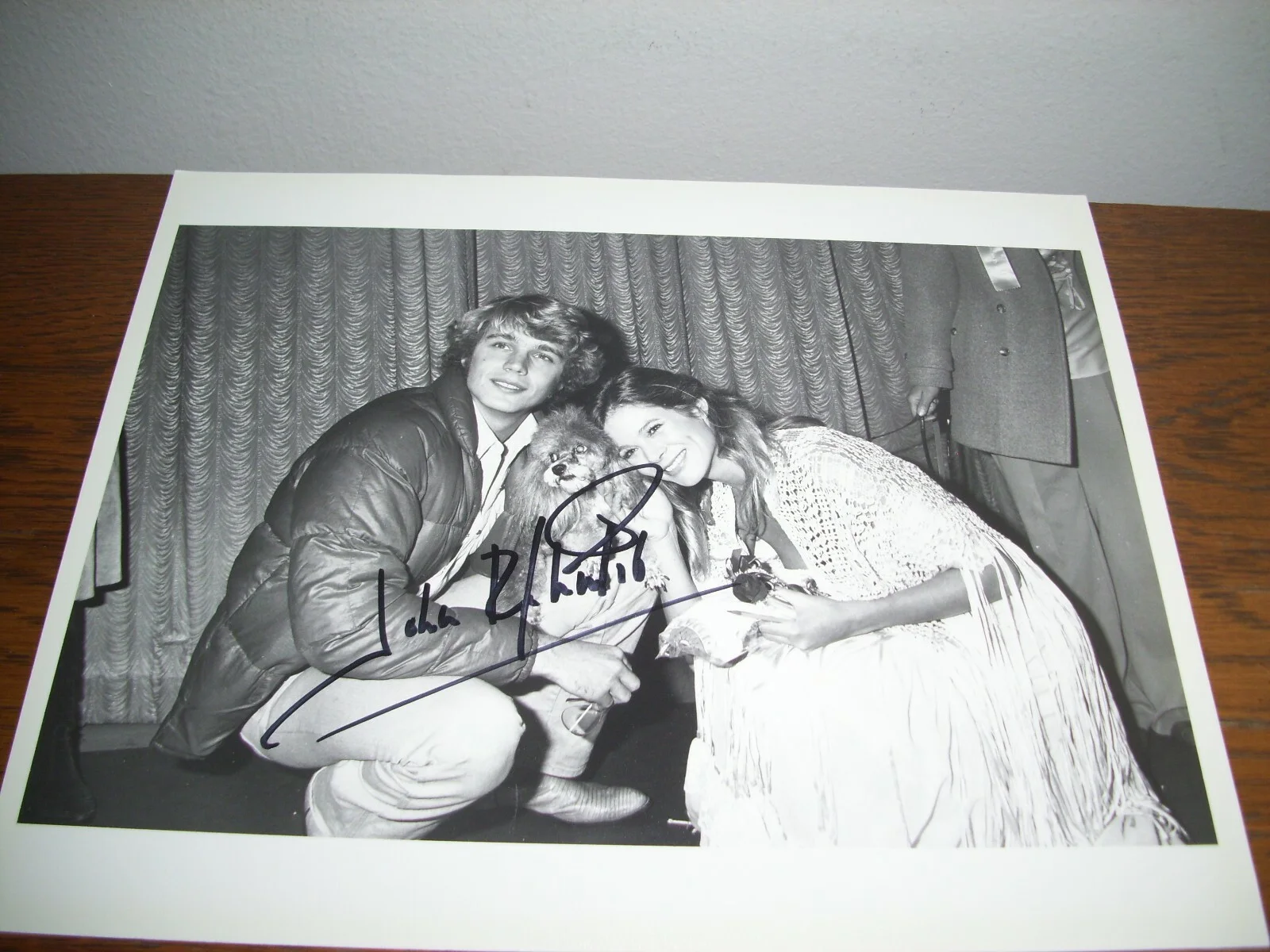 JOHN SCHNEIDER — RARE 1983 DUKES OF HAZZARD AUTOGRAPHED JOHN SCHNEIDER ("BO DUKE") 8" X 10" PHOTO