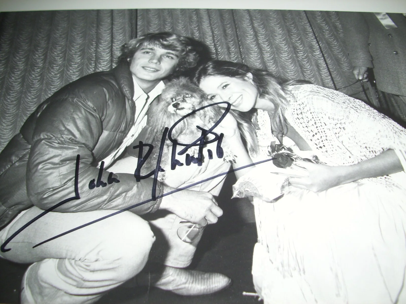JOHN SCHNEIDER — RARE 1983 DUKES OF HAZZARD AUTOGRAPHED JOHN SCHNEIDER ("BO DUKE") 8" X 10" PHOTO, изображение 2