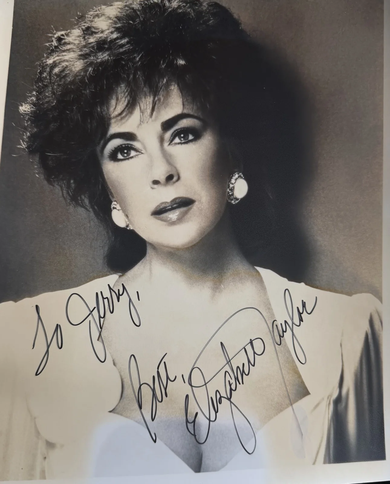 Elizabeth Taylor — ORIGINAL ELIZABETH TAYLOR SIGNED SEPIA PHOTO(CLASSIC HOLLYWOOD)