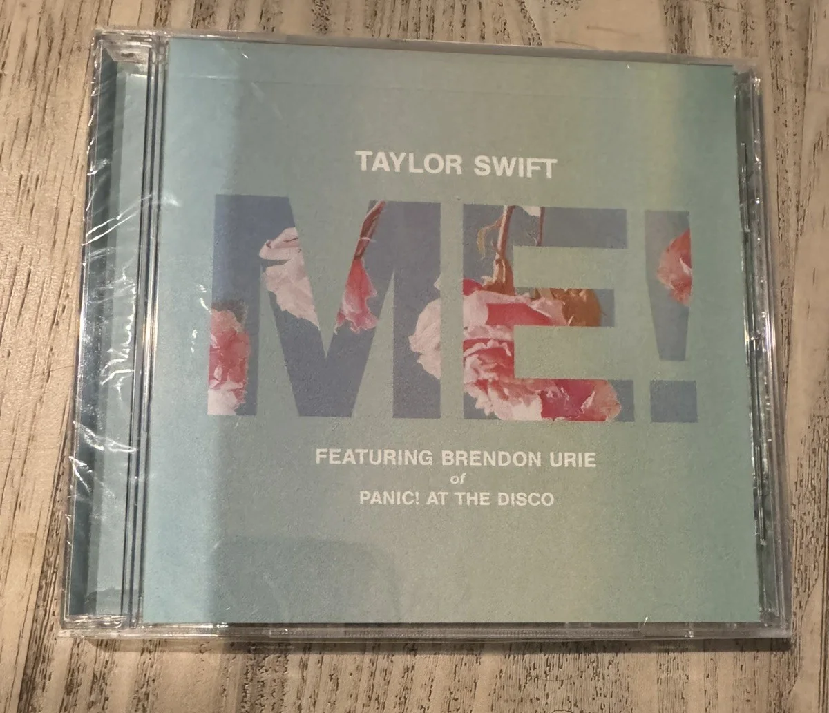 AUTOGRAPHED Lover Booklet + ME! CD Single - SIGNED by Taylor Swift, image 3
