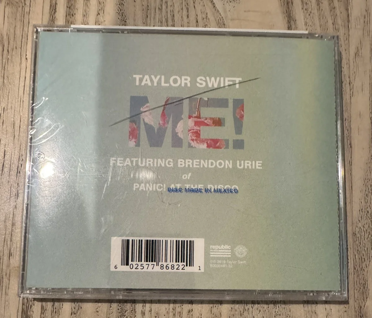 AUTOGRAPHED Lover Booklet + ME! CD Single - SIGNED by Taylor Swift, image 4