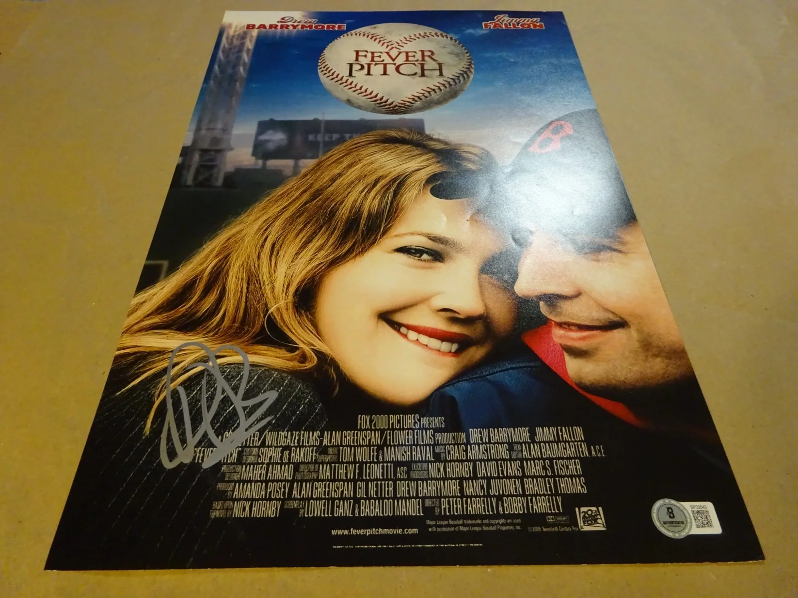 Drew Barrymore — Signed Drew Barrymore Autographed Fever Pitch 11"x17" Photo Beckett BAS COA, изображение 2