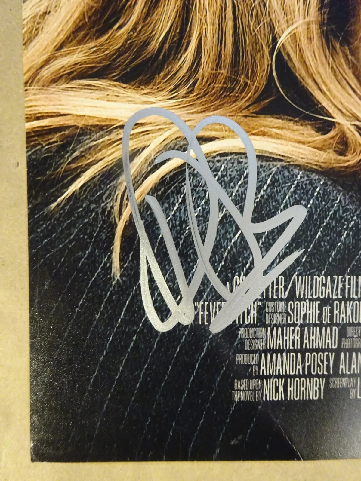 Drew Barrymore — Signed Drew Barrymore Autographed Fever Pitch 11"x17" Photo Beckett BAS COA, изображение 4
