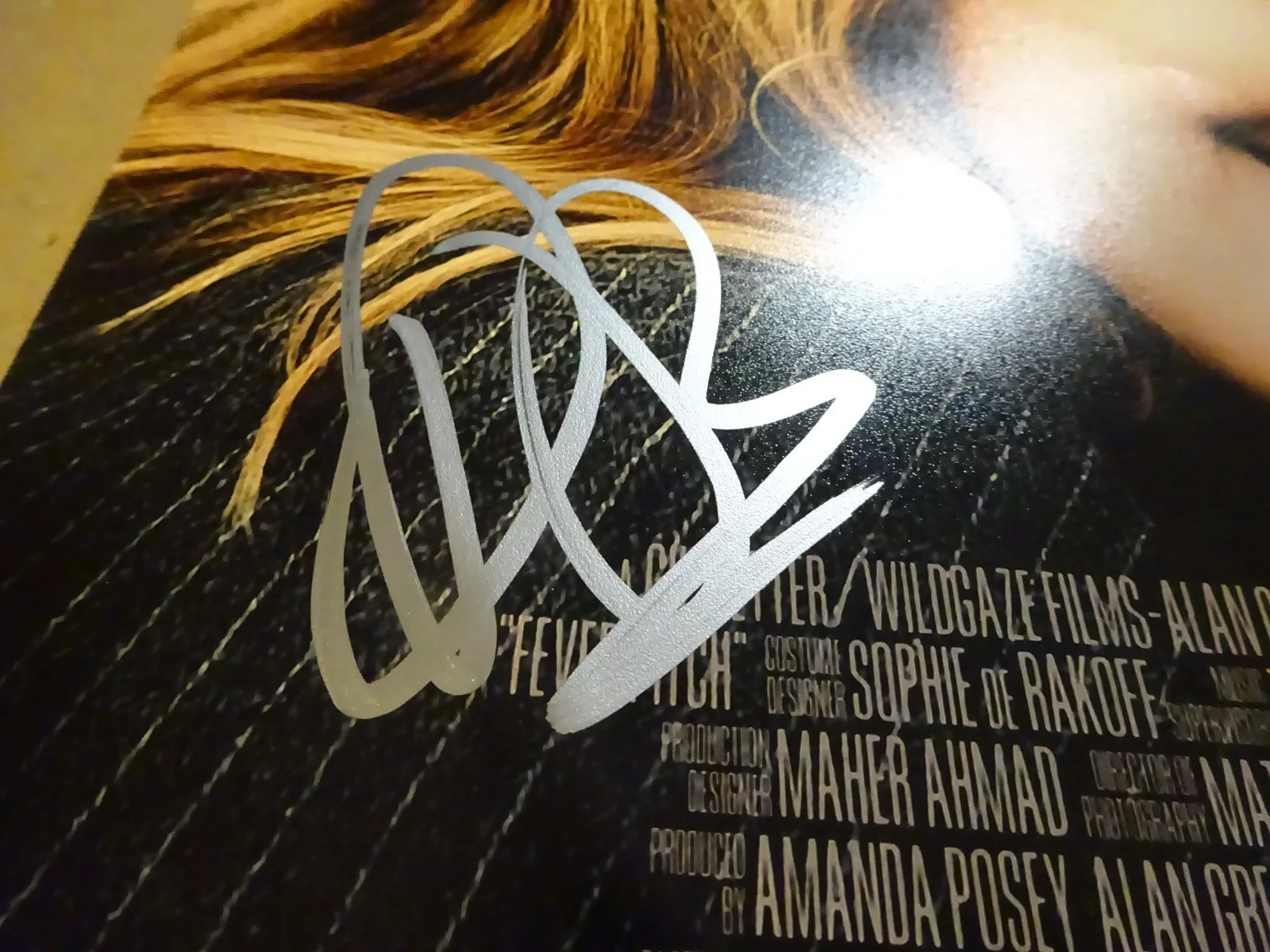 Drew Barrymore — Signed Drew Barrymore Autographed Fever Pitch 11"x17" Photo Beckett BAS COA, изображение 5