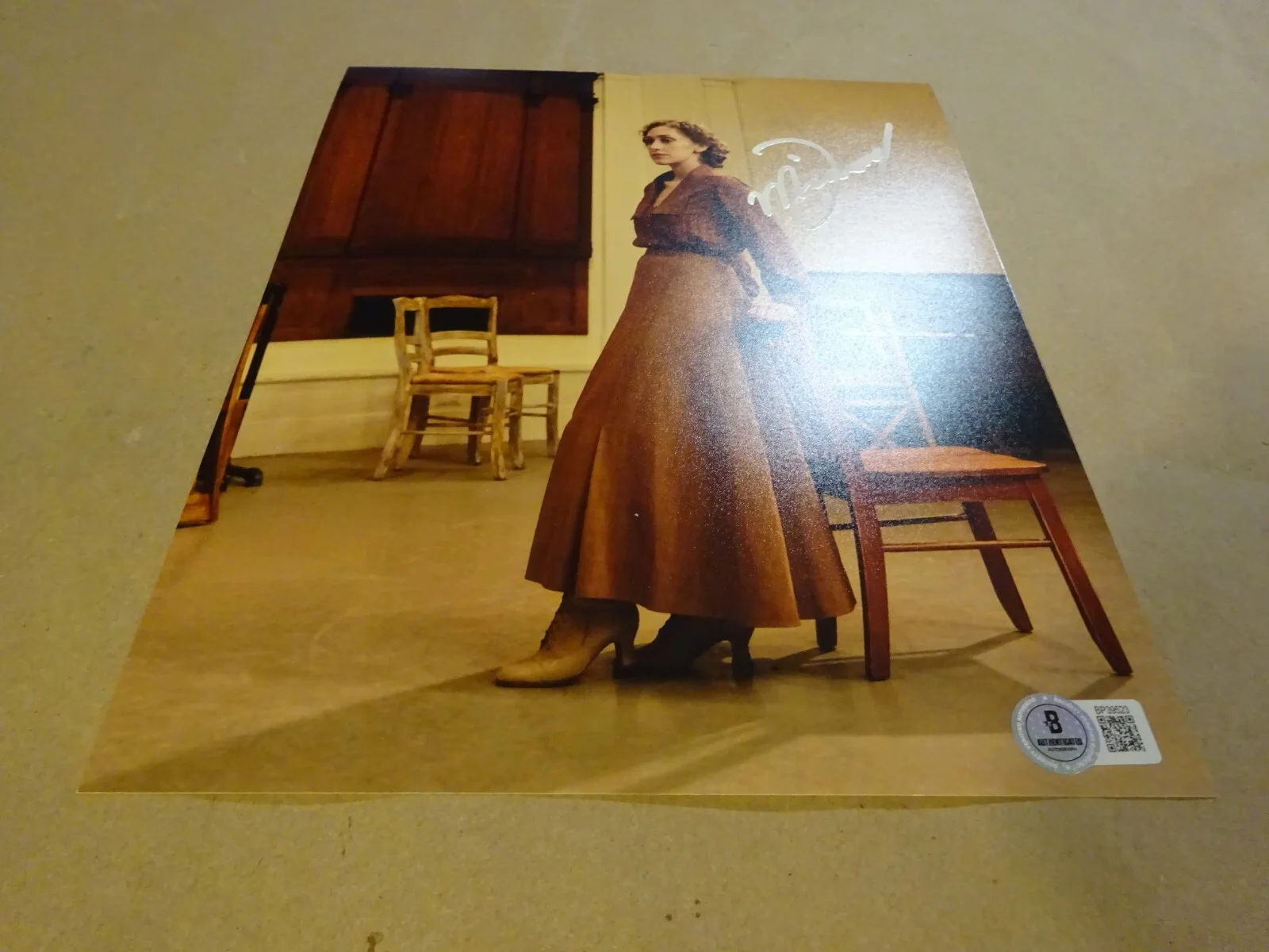 Micaela Diamond — Autographed Micaela Diamond Signed 8x10 Broadway Parade Photo Beckett BAS COA, изображение 2