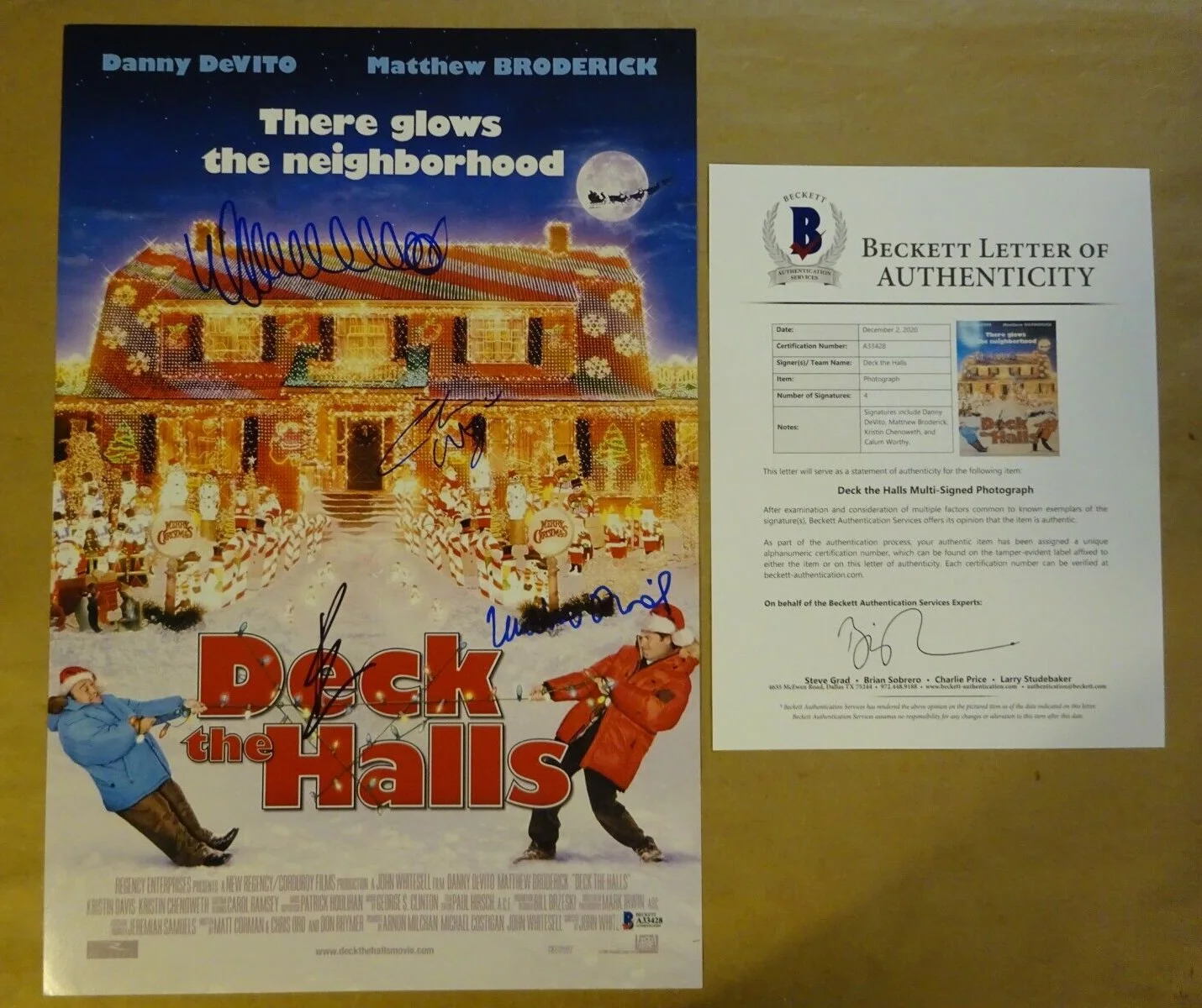 Danny DeVito, Matthew Broderick, Kristin Chenoweth — Deck The Halls 11"x17" Photo Signed By 4 Devito Broderick + Beckett COA LOA