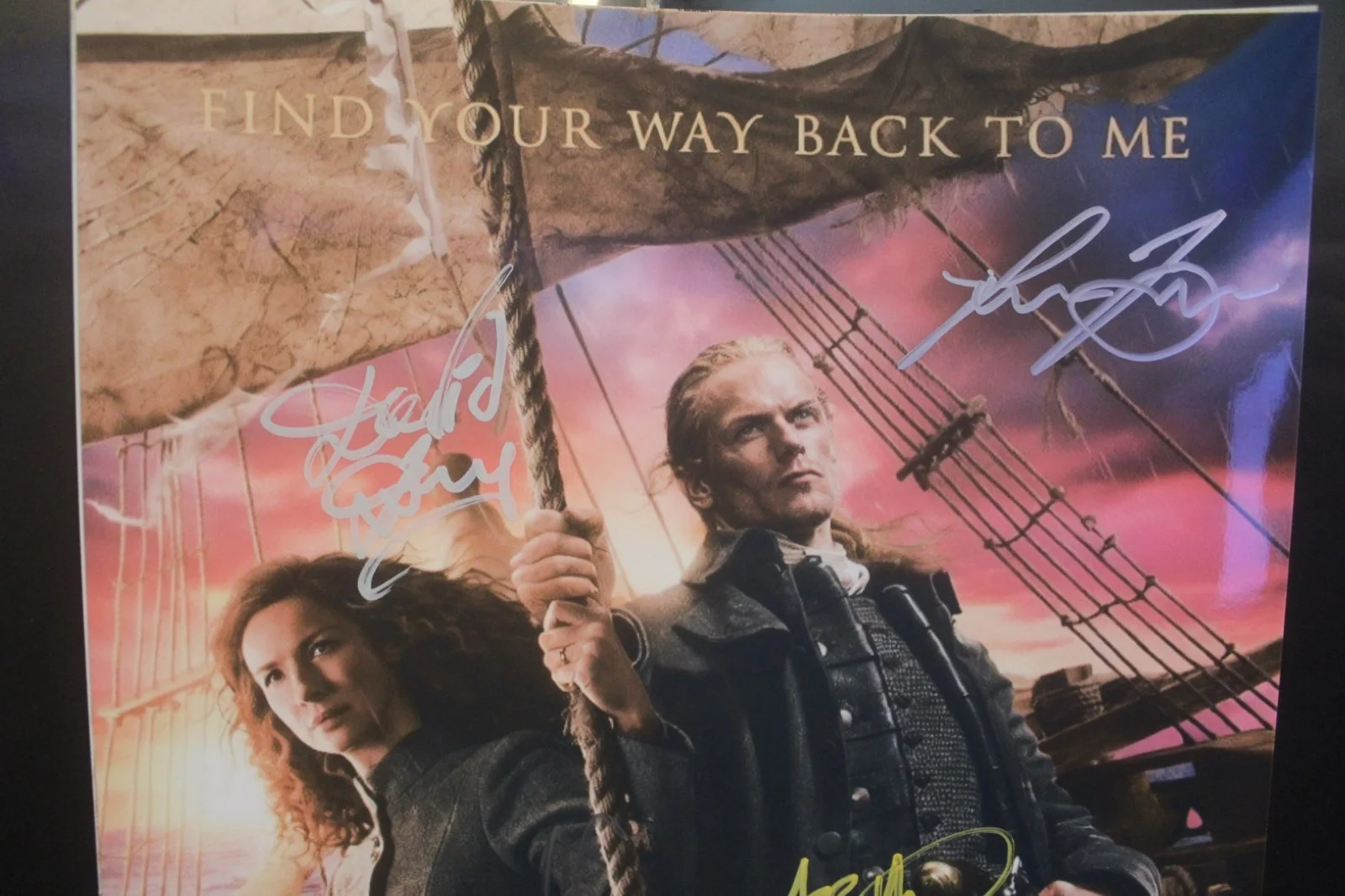 Sam Heughan, Caitríona Balfe, Richard Rankin, John Bell — Signed Poster - Outlander - Sam Heughan, TV Series, 11x17 +COA, изображение 4