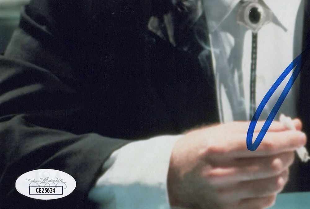 JOHN TRAVOLTA — John Travolta signed "PULP FICTION" 8x10 Photo c AUTOGRAPH Vincent Vega JSA COA, изображение 3
