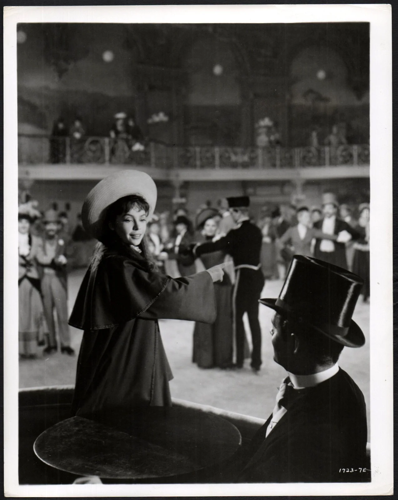 GIGI 1951 Leslie Caron, Louis Jourdan, Isabel Jeans 4 10x8 STILLS, изображение 5