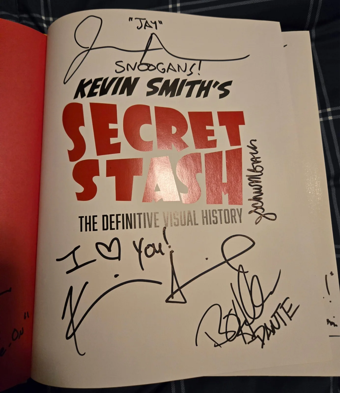 Kevin Smith — Kevin Smith's Secret Stash Book Signed 20x!! Rosario Dawson, Tommy Chong & More!