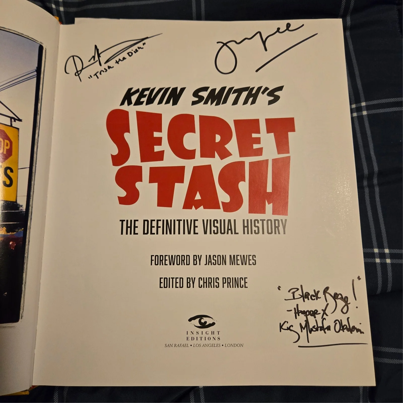Kevin Smith — Kevin Smith's Secret Stash Book Signed 20x!! Rosario Dawson, Tommy Chong & More!, изображение 2