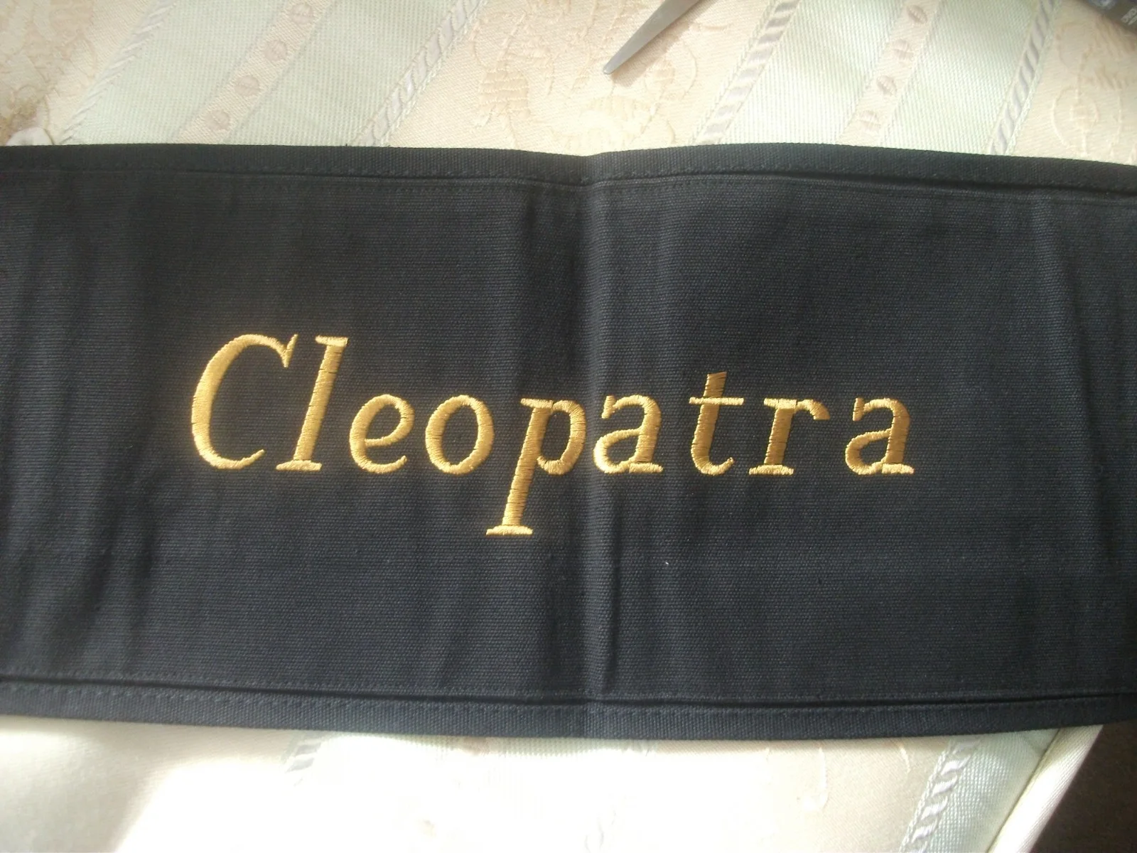 LEONAR VARELA CLEOPATRA SIGNED CHAIR SIGN final listings, image 3