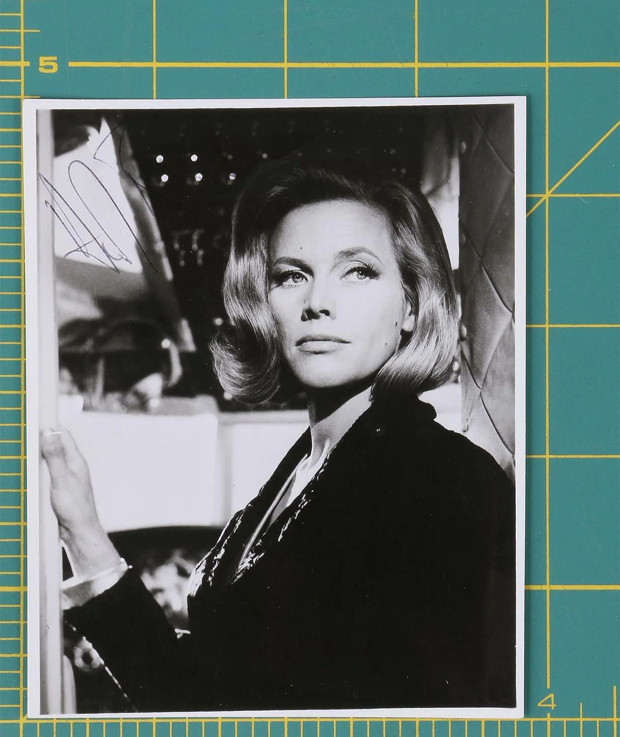 Honor Blanckman — HONOR BLACKMAN Signed Photo Actress James Bond Movies 4.5 x 4.5, изображение 2