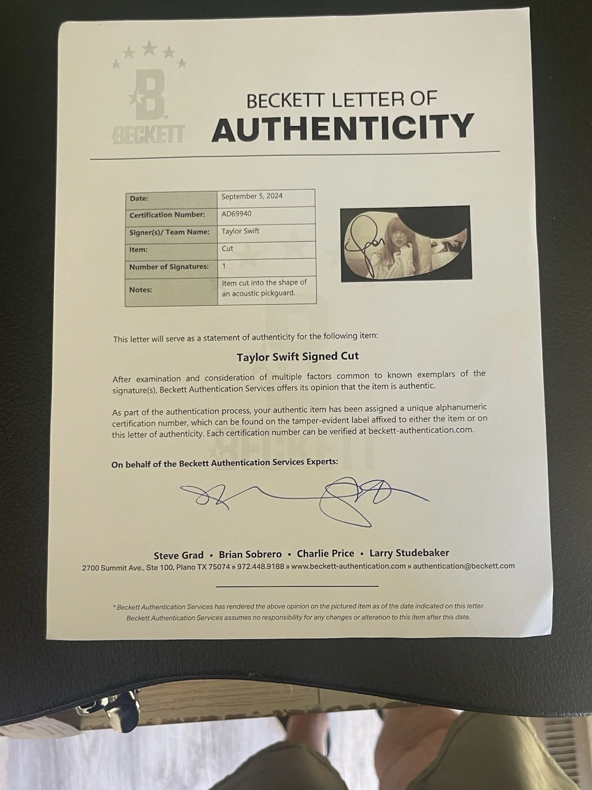 Taylor Swift — Taylor Swift Signed Full-size Signed Guitar - Beckett COA, image 3
