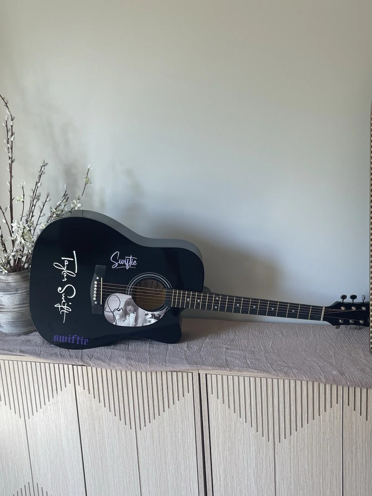 Taylor Swift — Taylor Swift Signed Full-size Signed Guitar - Beckett COA, image 4