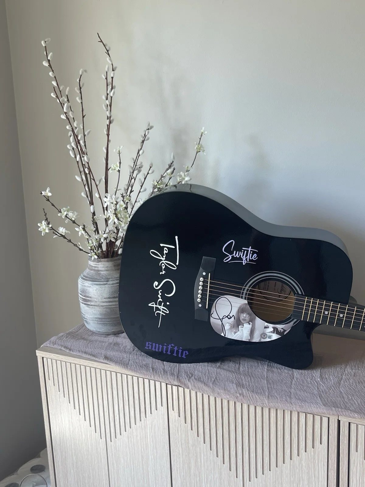 Taylor Swift — Taylor Swift Signed Full-size Signed Guitar - Beckett COA, image 5