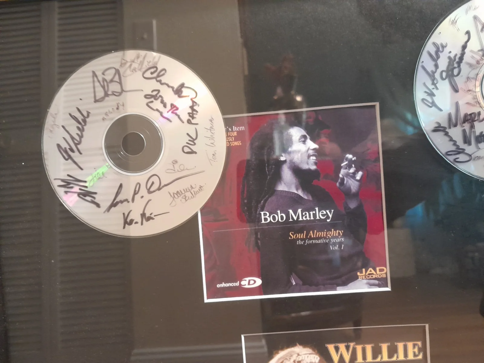 Extremely Rare Graphix Zone 1996 Signed Cds Bob Marley Willie And More, image 3