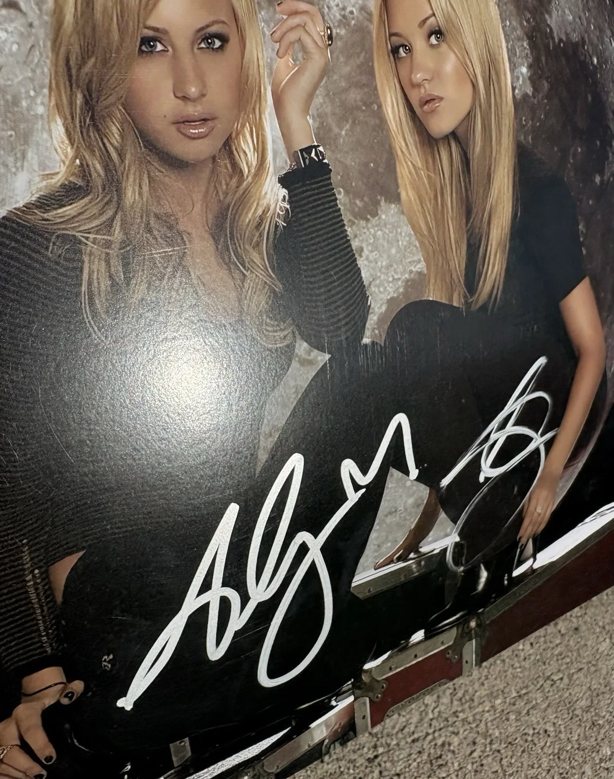 ALY & AJ SIGNED Insomniatic Vinyl JSA COA, image 2
