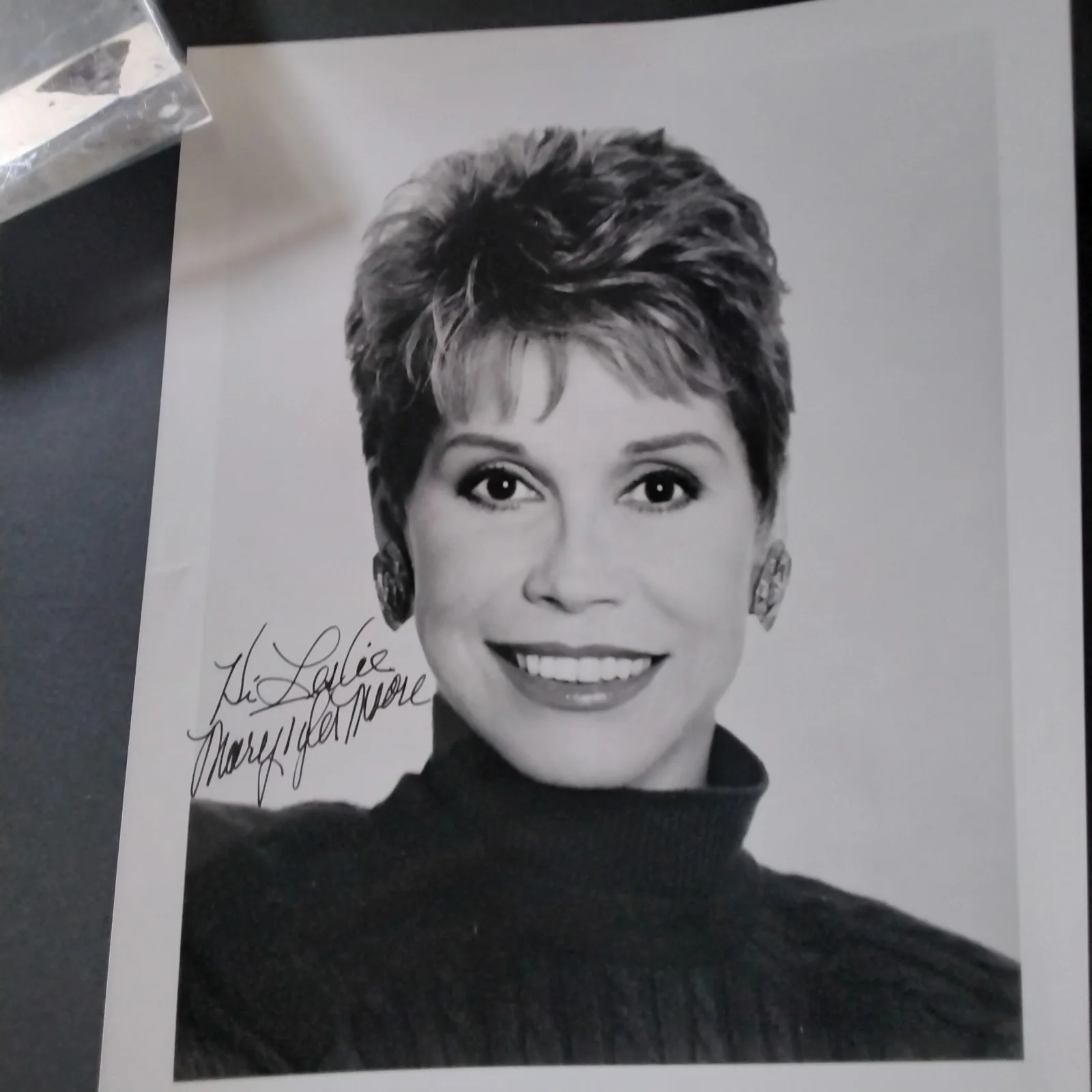 Mary Tyler Moore SIGNED Photo 70s TV Movie Actress Dick Van Dyke Modern Millie, изображение 2