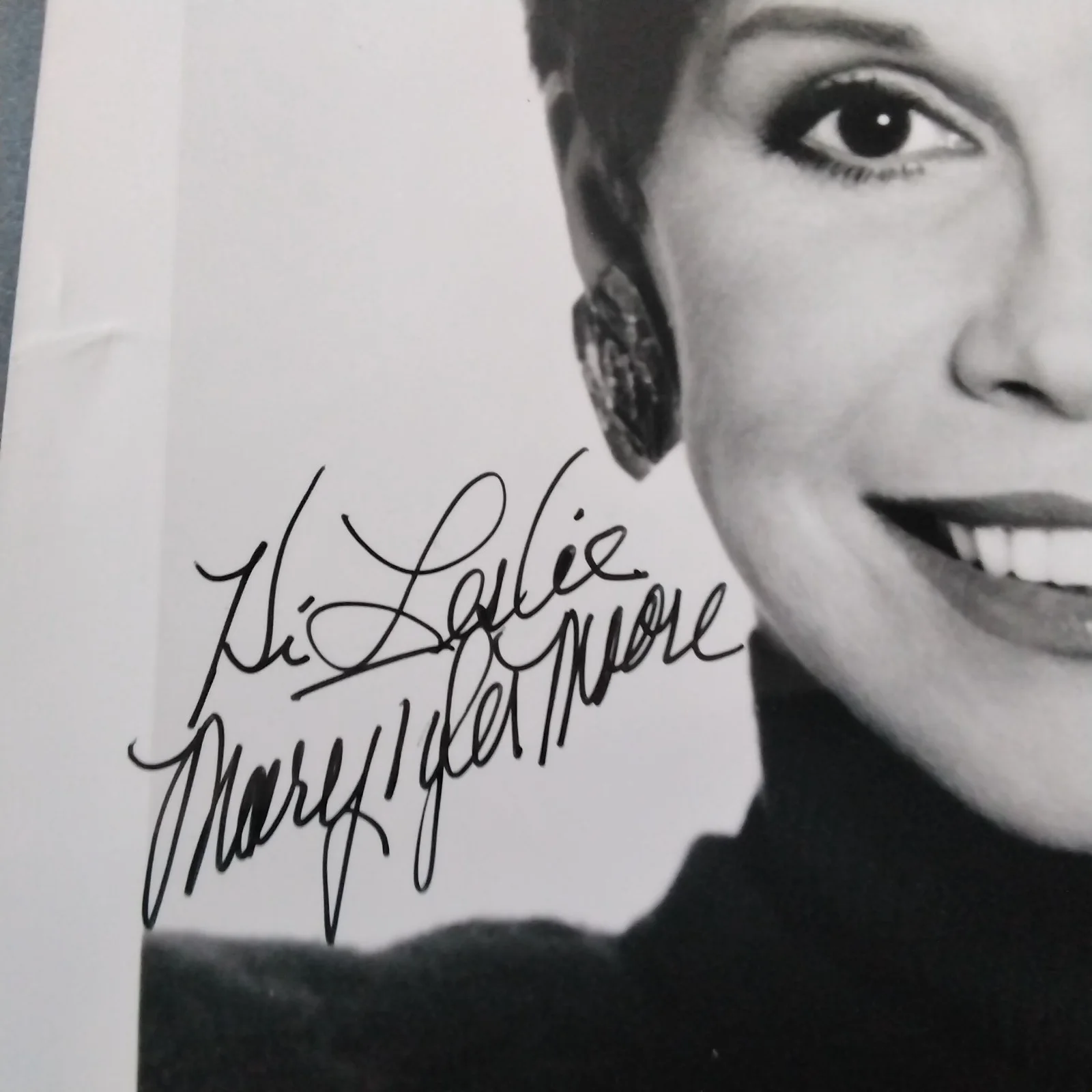 Mary Tyler Moore SIGNED Photo 70s TV Movie Actress Dick Van Dyke Modern Millie, изображение 5