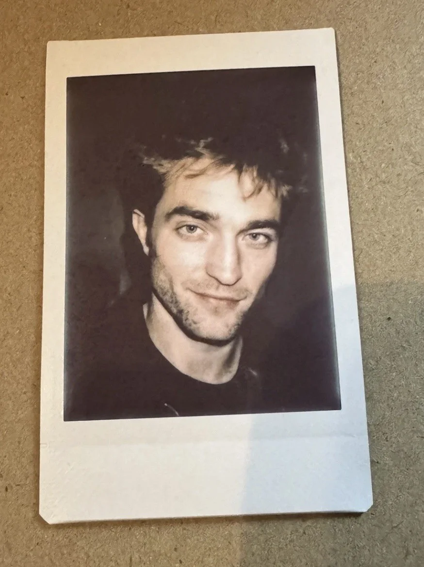 Robert Pattinson Signed 1/1 Rare Photo With Proof auto Twilight batman case hit, изображение 3