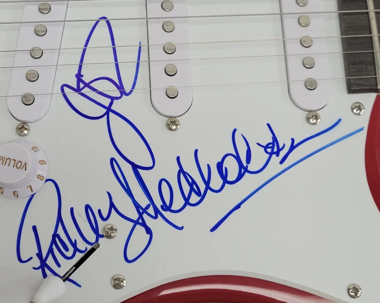 Lynyrd Skynyrd Gary Rossington Signed Red Electric Guitar Autographed COA, изображение 3