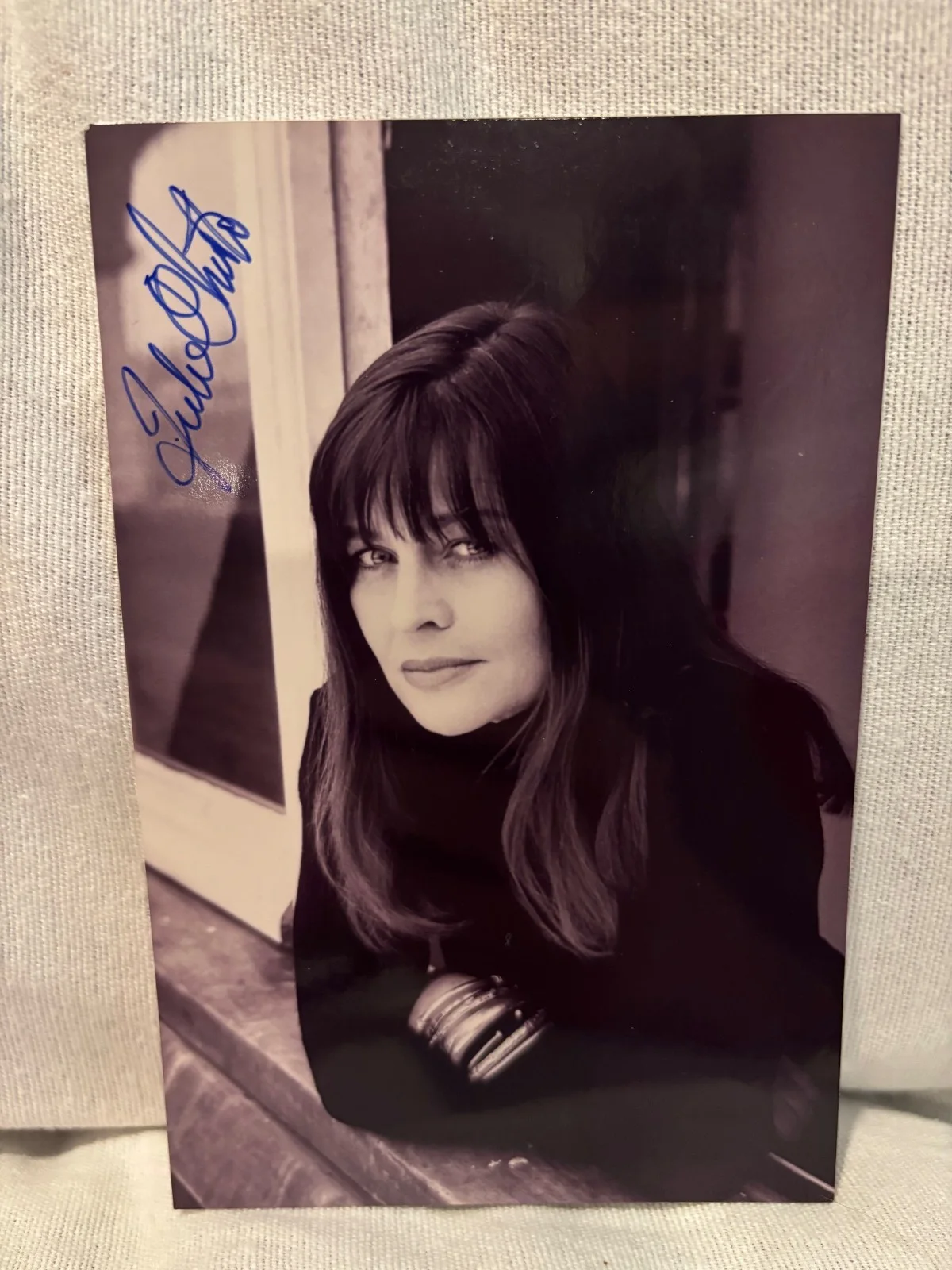 Julie Christie — Julie Christie – Signed (4” x 6”) Autographed black and white photo