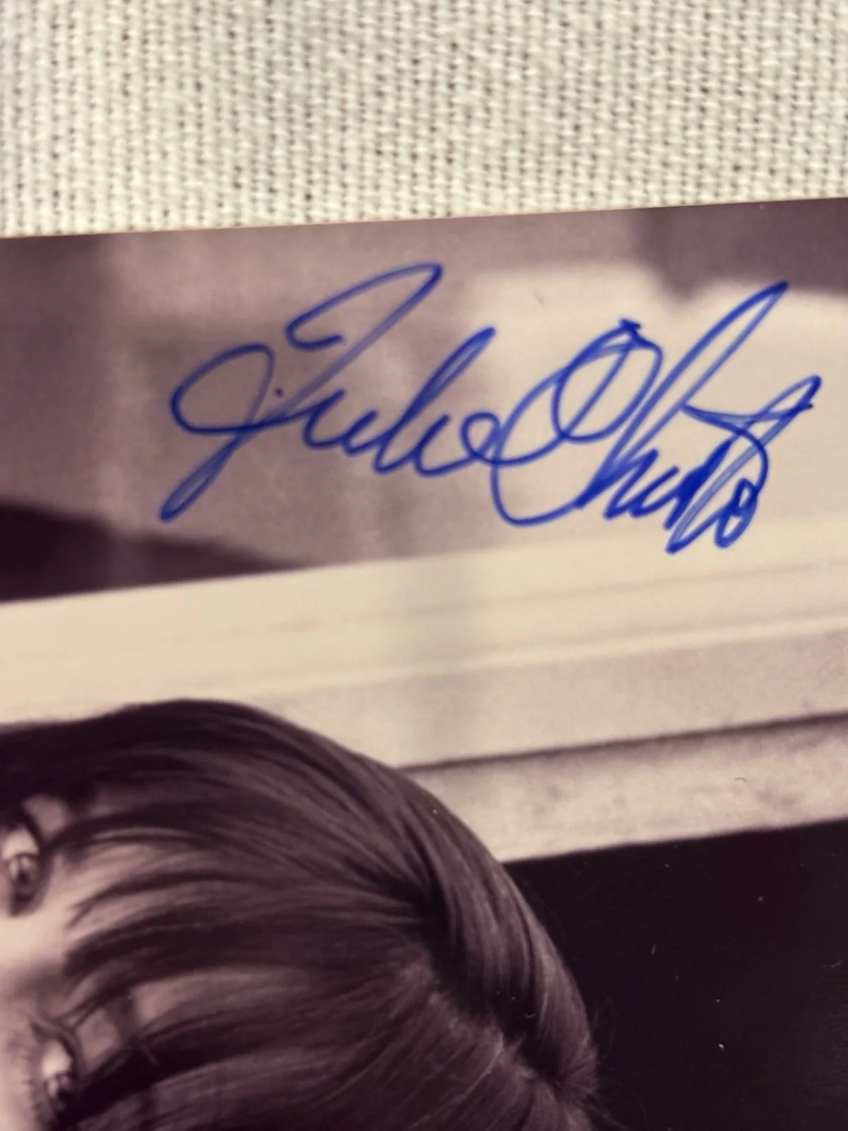 Julie Christie — Julie Christie – Signed (4” x 6”) Autographed black and white photo, image 2