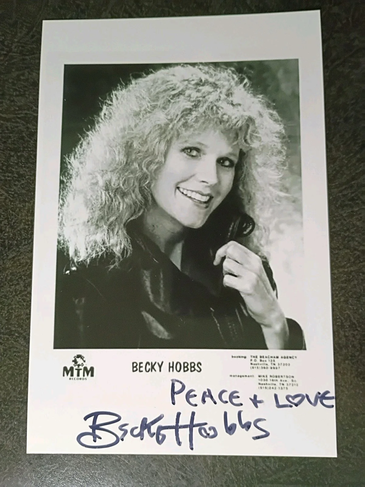 BECKY HOBBS 2 Hand Signed Autograph 4X6 Photo S- BEAUTIFUL FAMOUS SINGER, image 2