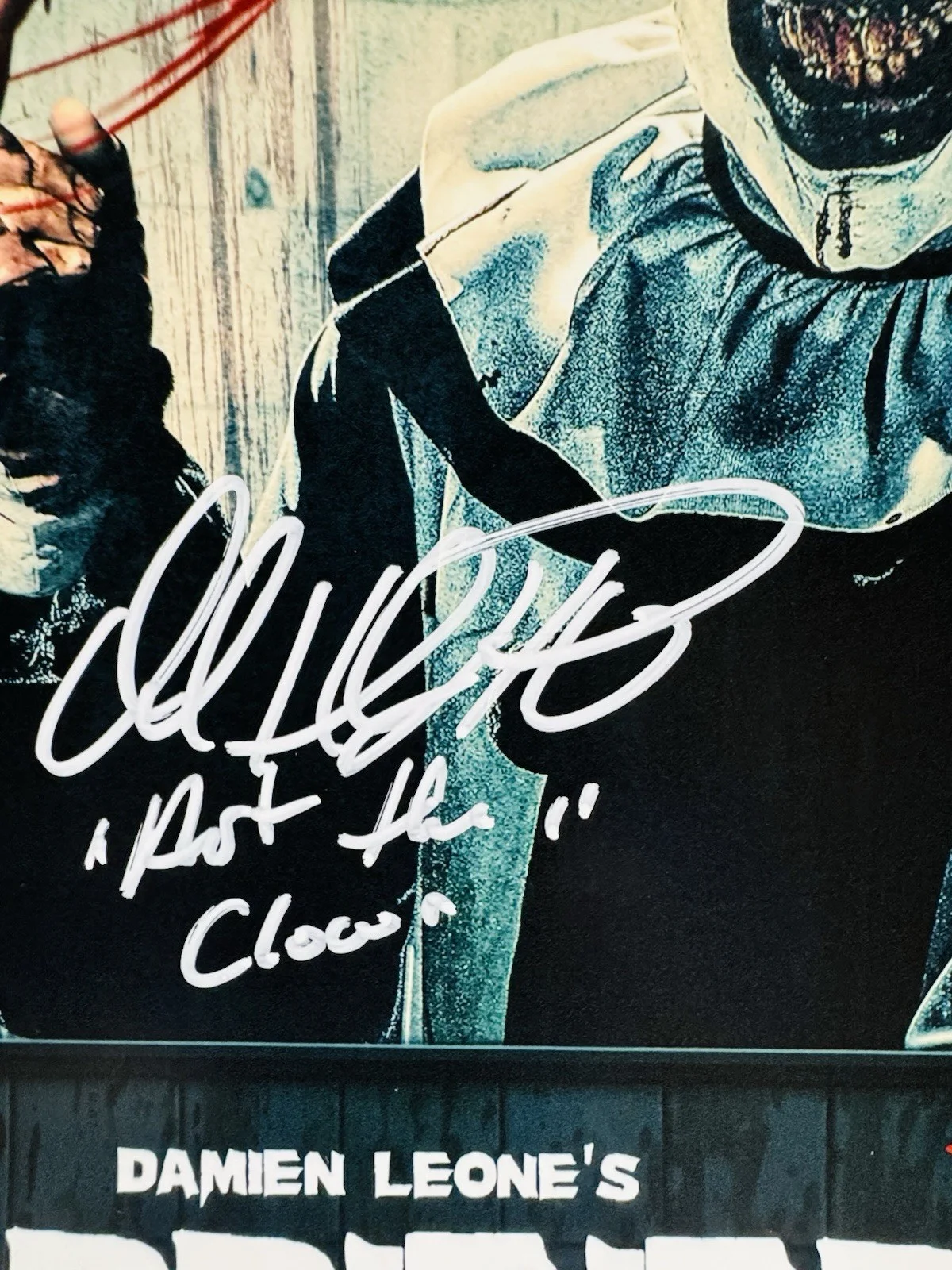 David Howard Thornton — DAVID HOWARD THORNTON Signed Art the Clown 8x10 Photo TERRIFIER 3 MAS COA, изображение 2