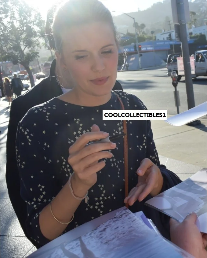 MAGGIE GRACE — MAGGIE GRACE "LOST" IN PERSON SIGNED 8X10 COLOR PHOTO 1 COA "PROOF", изображение 3
