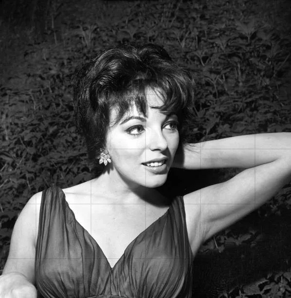 JOAN COLLINS - FOUR (4) 8" x 8" Promotional Portrait Photographs 1950s & 1960s, изображение 2