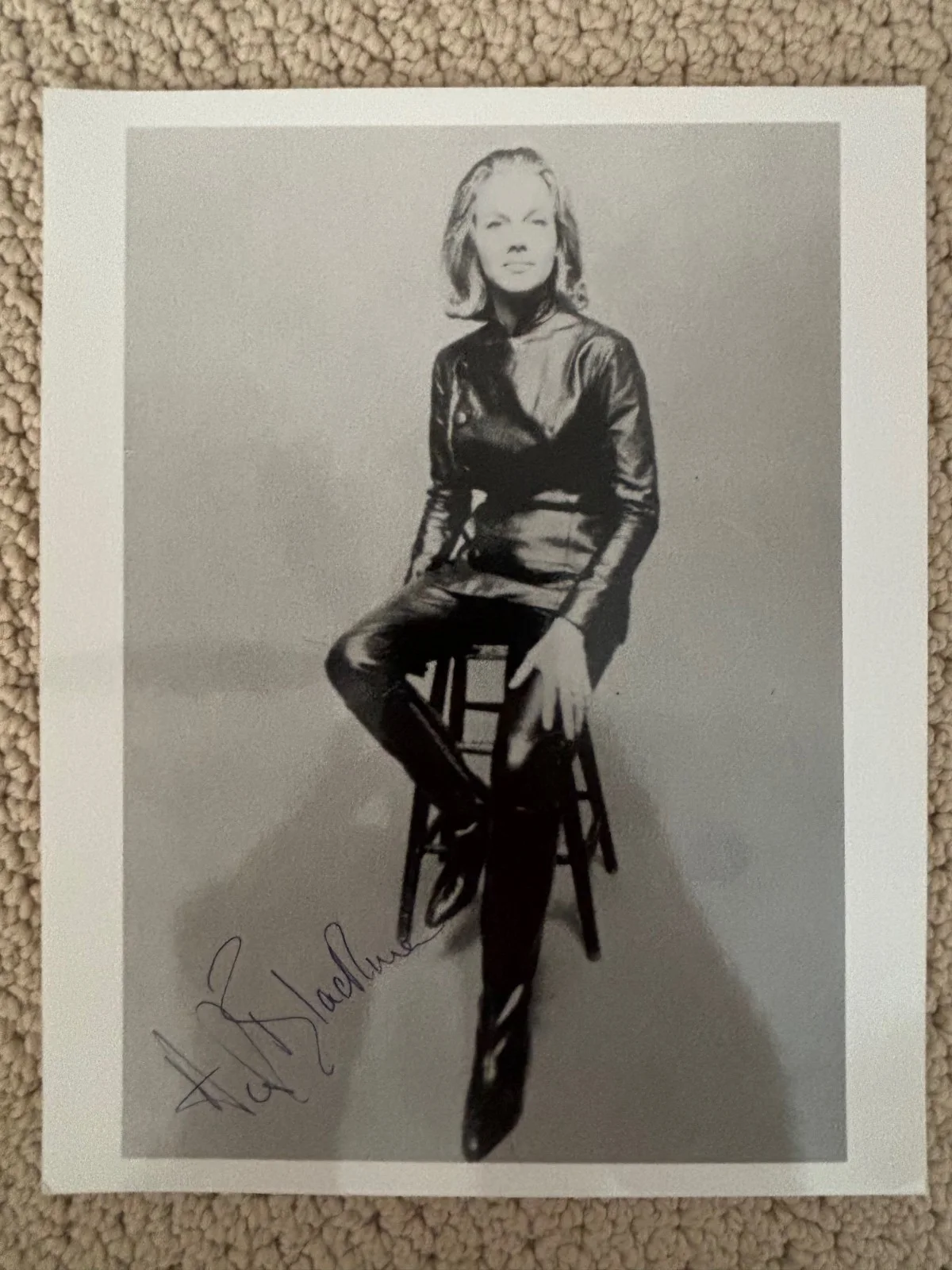 Honor Blackman — Honor Blackman – Signed (8” x 10”) Black and White Autographed Photo