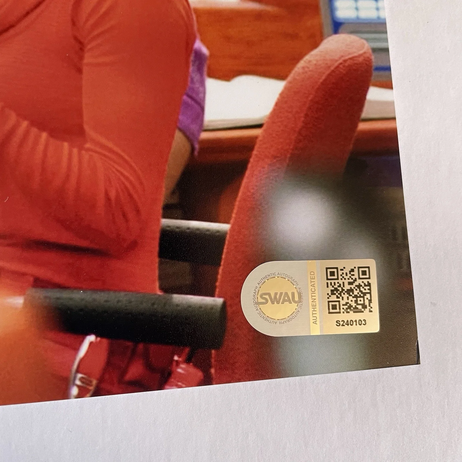 Linda Cardellini — Linda Cardellini Scooby Doo Movie Velma Signed Autographed 8x10 Photo SWAU COA, изображение 4