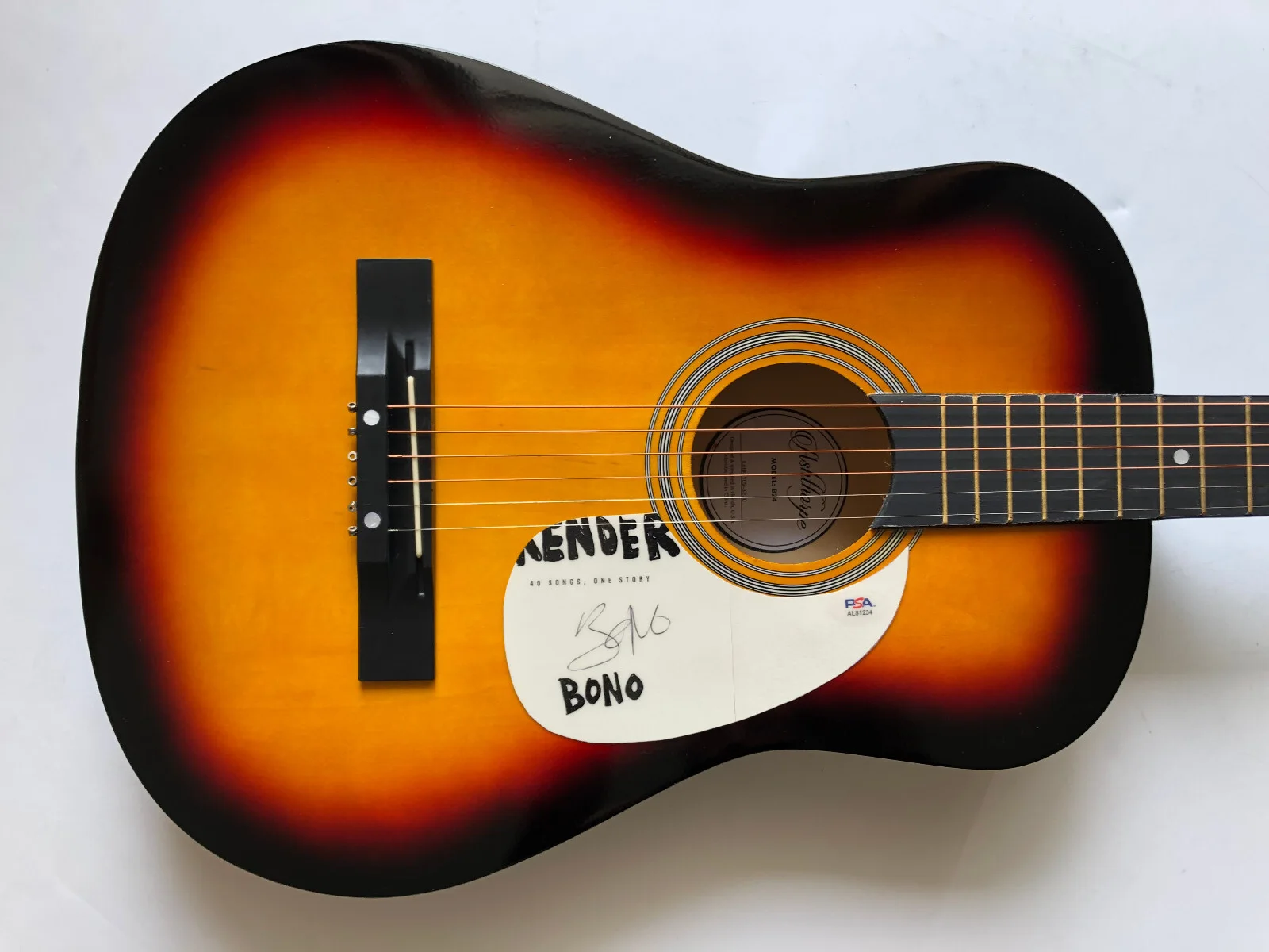 BONO SIGNED AUTOGRAPHED U2 THE UNFORGETABLE FULL SIZE ACOUSTIC GUITAR PSA/DNA, изображение 2