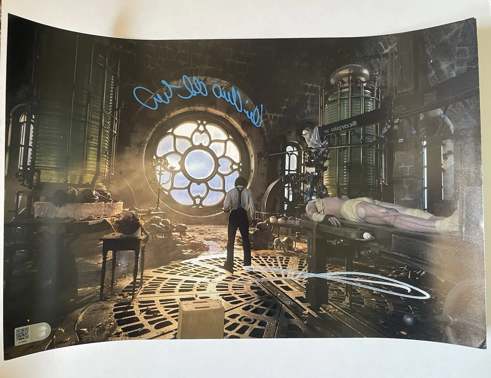 Jacob Elordi, Guillermo Del Toro — JACOB ELORDI AND GUILLERMO DEL TORO SIGNED 12x18 FRANKENSTEIN PHOTO SWAU COA, image 2