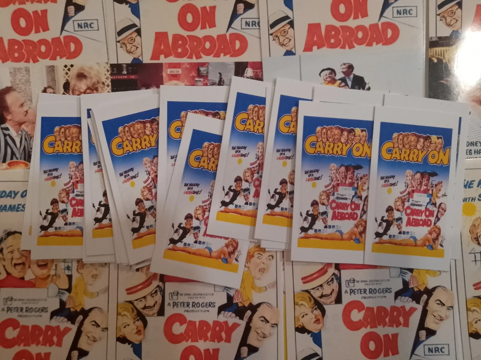 Carry On Abroad. 10 Glossy 3x8ins Lobbymarkers & 40 Mini Promo Cards & Box., изображение 4