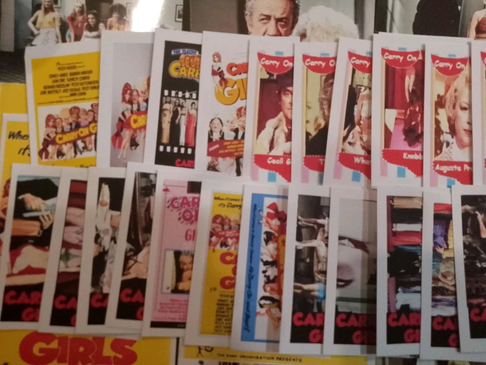 Carry On Girls. 10 Glossy 3x8ins Lobbymarkers & 40 Mini Promo Cards & Box., изображение 2