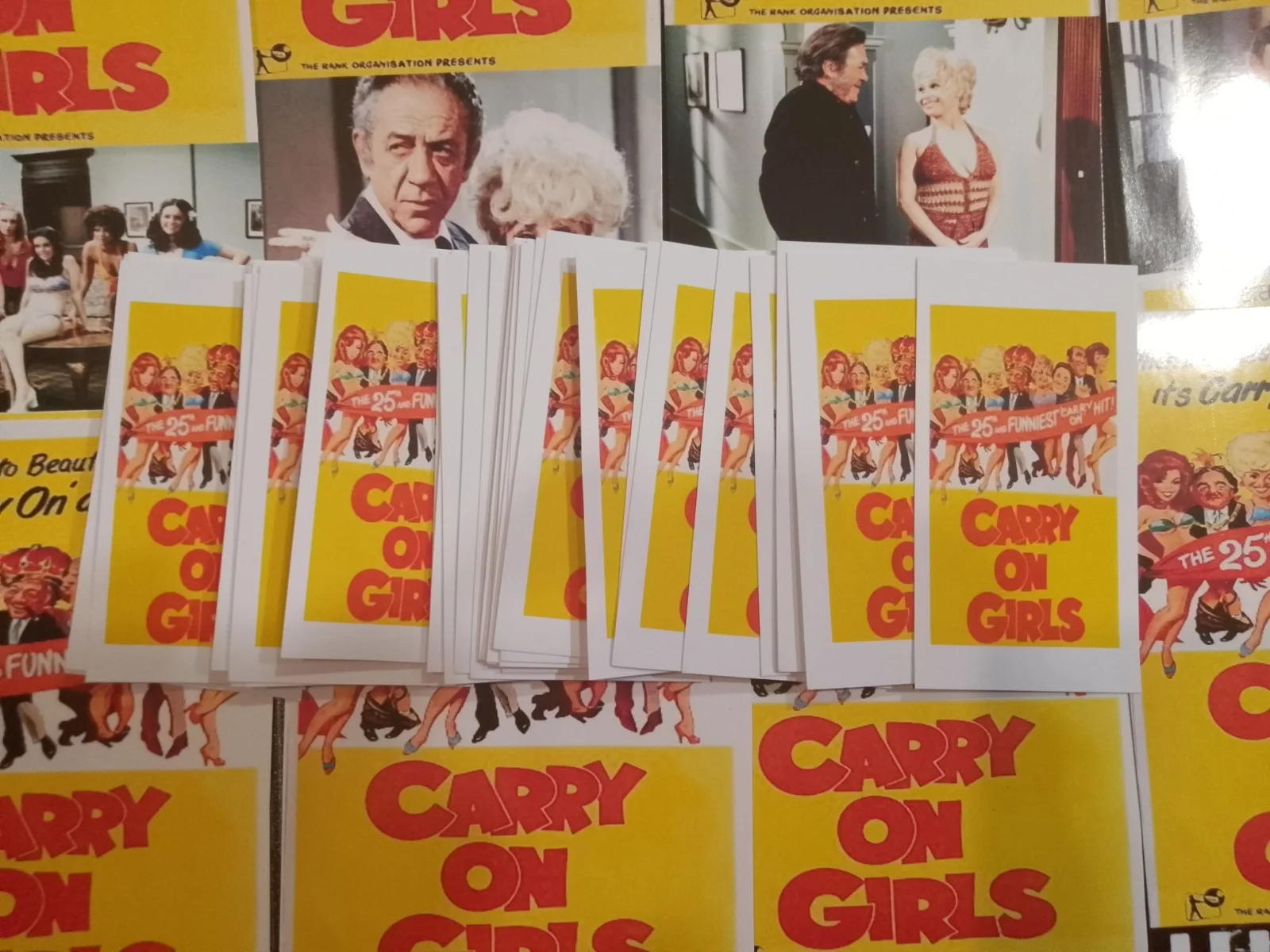Carry On Girls. 10 Glossy 3x8ins Lobbymarkers & 40 Mini Promo Cards & Box., изображение 4