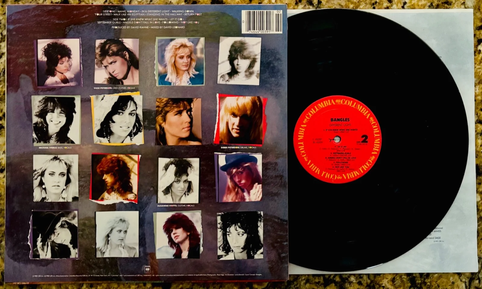 BANGLES Signed DIFFERENT LIGHT Album By Susanna Hoffs~Vicki & Debbi Peterson~NM, изображение 2