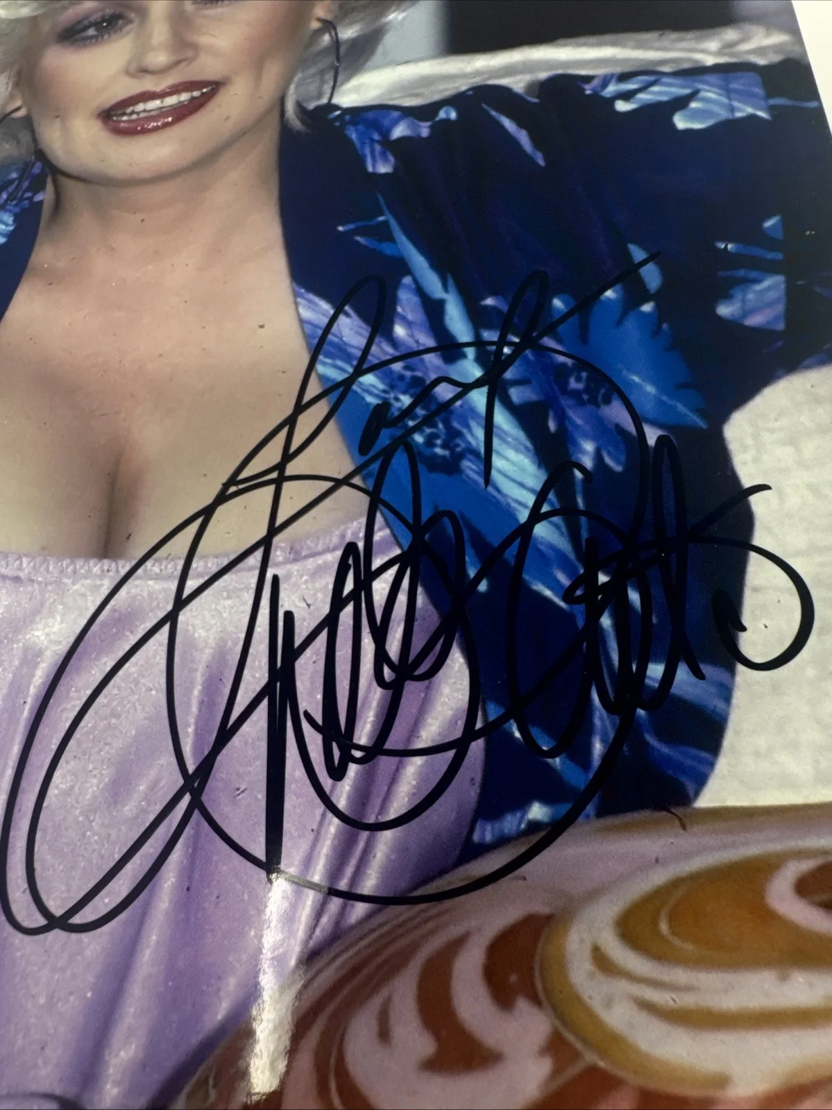 DOLLY PARTON Autographed 8.5 x 11 Hand Signed Photo COA Vintage Candid short hai, изображение 2