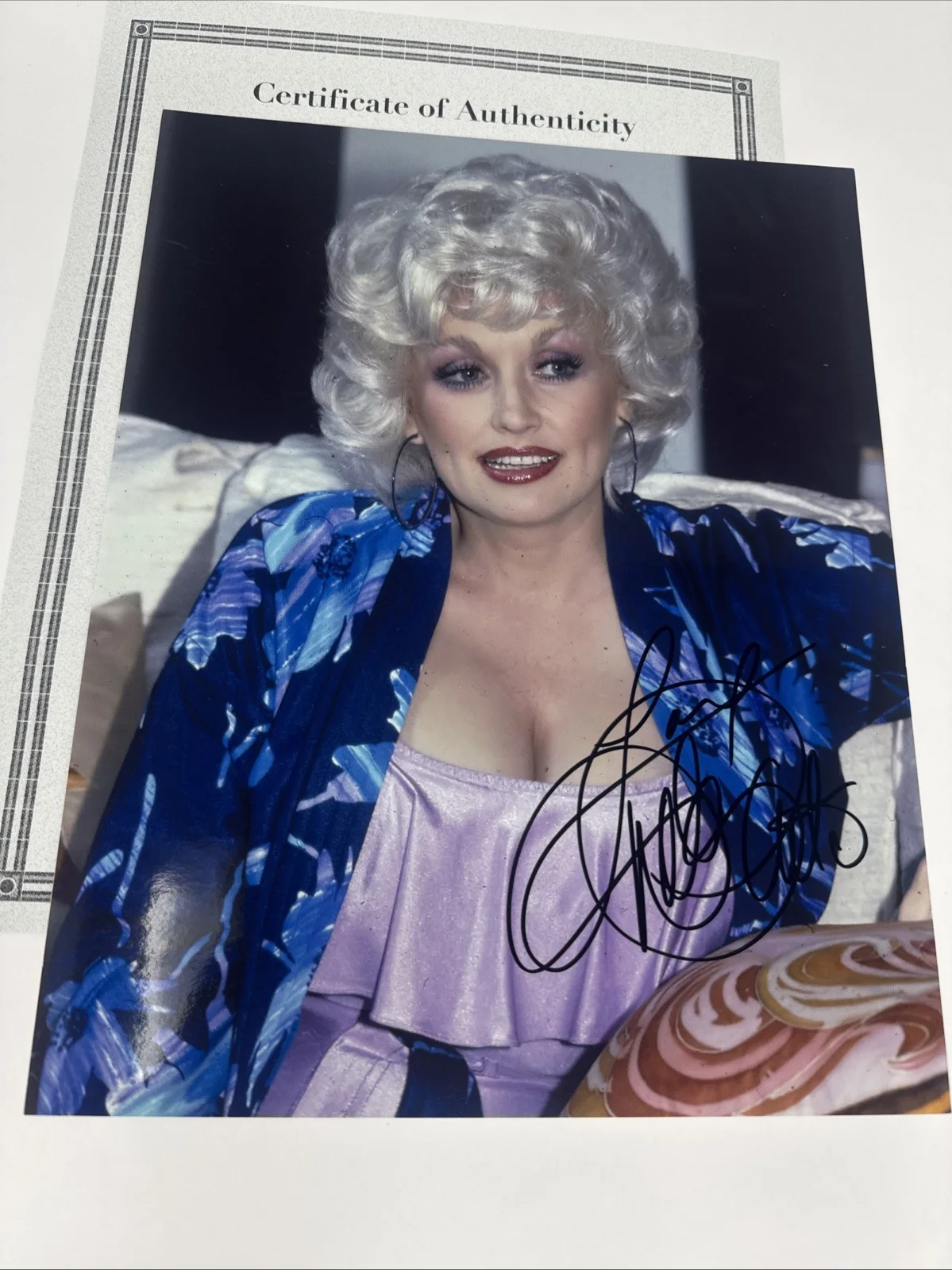 DOLLY PARTON Autographed 8.5 x 11 Hand Signed Photo COA Vintage Candid short hai, изображение 4