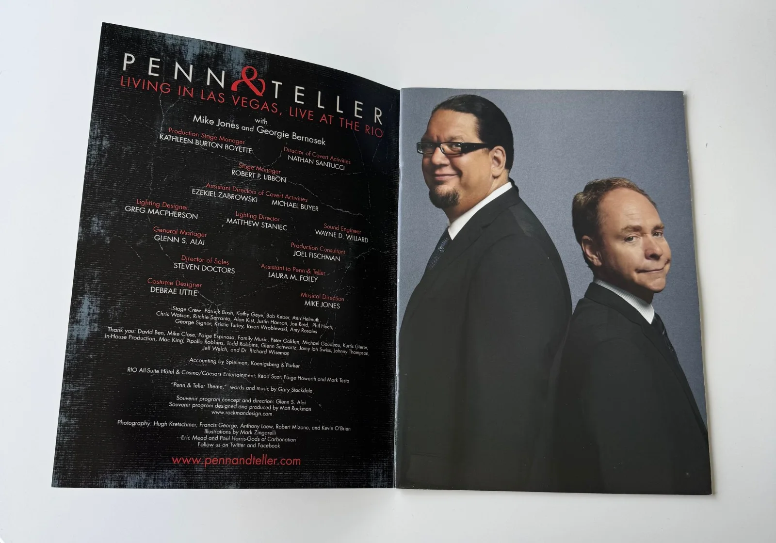 Penn, Teller — Penn & Teller - SIGNED by BOTH - Large Souvenir Booklet. 2012. Rio Vegas., изображение 4