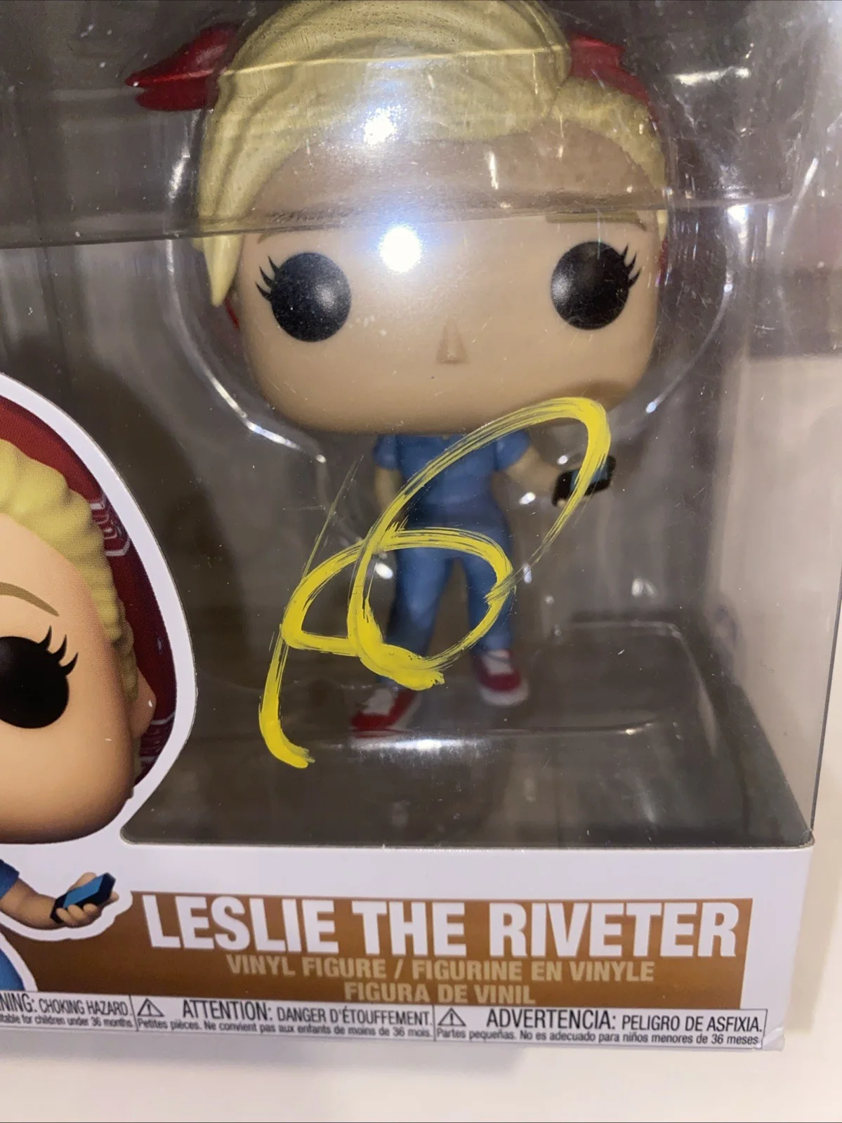 AMY POEHLER — AMY POEHLER SIGNED LESLIE THE RIVETER FUNKO 1146 PARKS AND RECREATION BECKETT, изображение 2