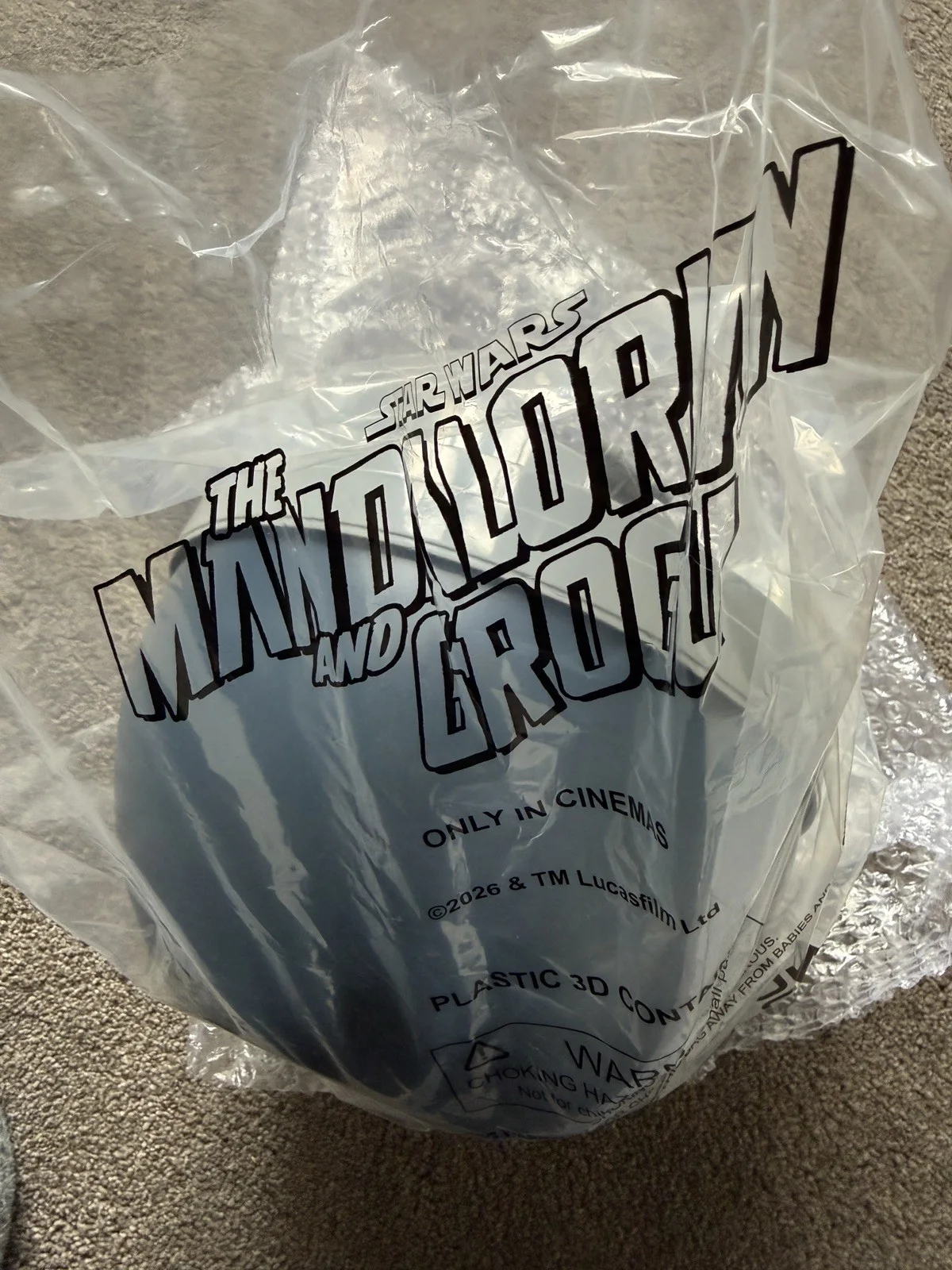 MANDALORIAN & GROGU popcorn bucket set collection AT-AT Helmet IN HAND Vue Odeon, изображение 3