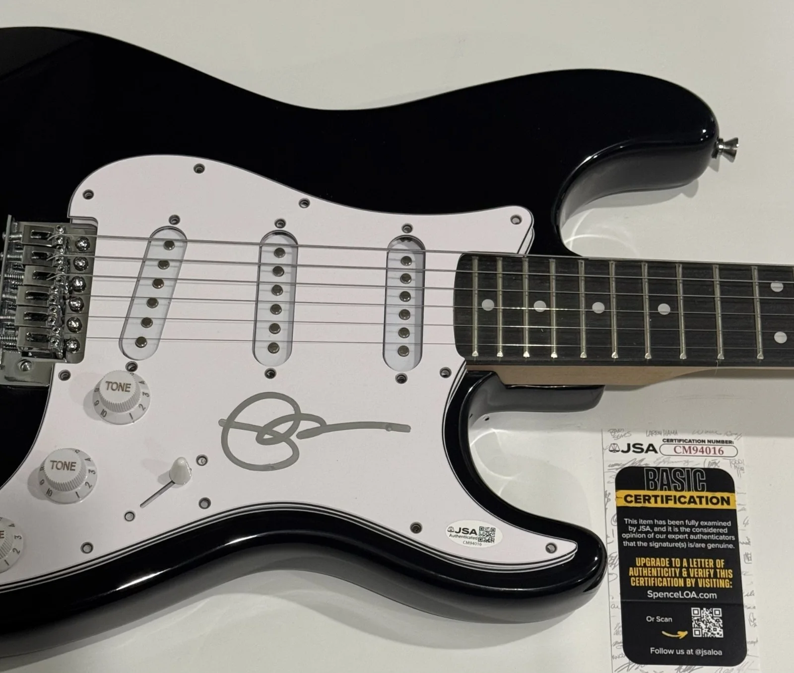 PATTY GRIFFIN SIGNED BLACK ELECTRIC GUITAR FOLK COUNTRY LEGEND JSA COA, изображение 2