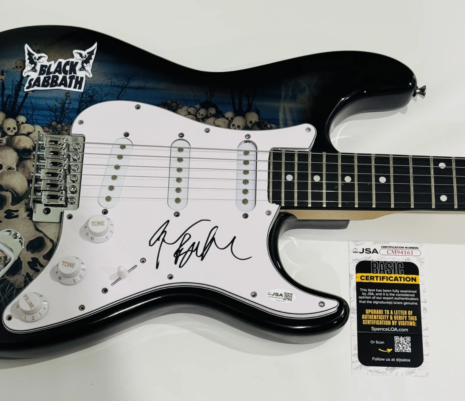 GEEZER BUTLER SIGNED SKULL ELECTRIC GUITAR BLACK SABBATH JSA COA, изображение 2