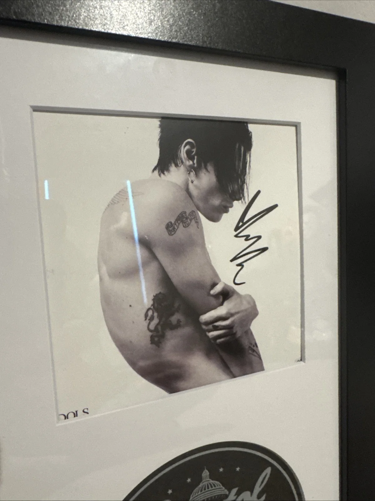 YUNGBLUD IDOLS HAND SIGNED AUTOGRAPHED CD FRAMED YOUNG BLOOD, image 2