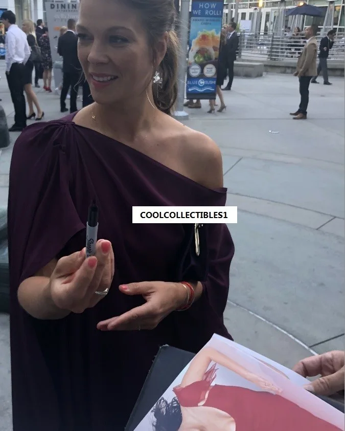 JESSICA SCHWARZ — JESSICA SCHWARZ "BUDDENBROOKS" IN PERSON SIGNED 8X10 COLOR PHOTO 3 COA "PROOF", изображение 2
